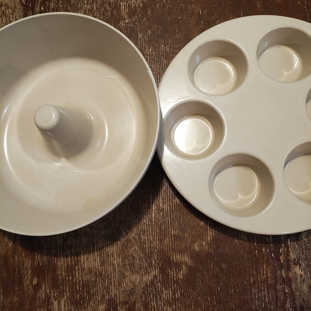 White Cake Mold with Lid